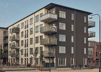 Modern flerfamiljshus med balkonger i ett bostadsområde